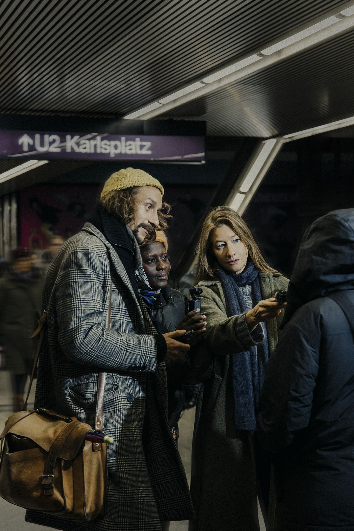 MYTHEN DES ALLTAGS  Bernardo Arias Porras, Nancy Mensah-Offei, Johanna Wokalek