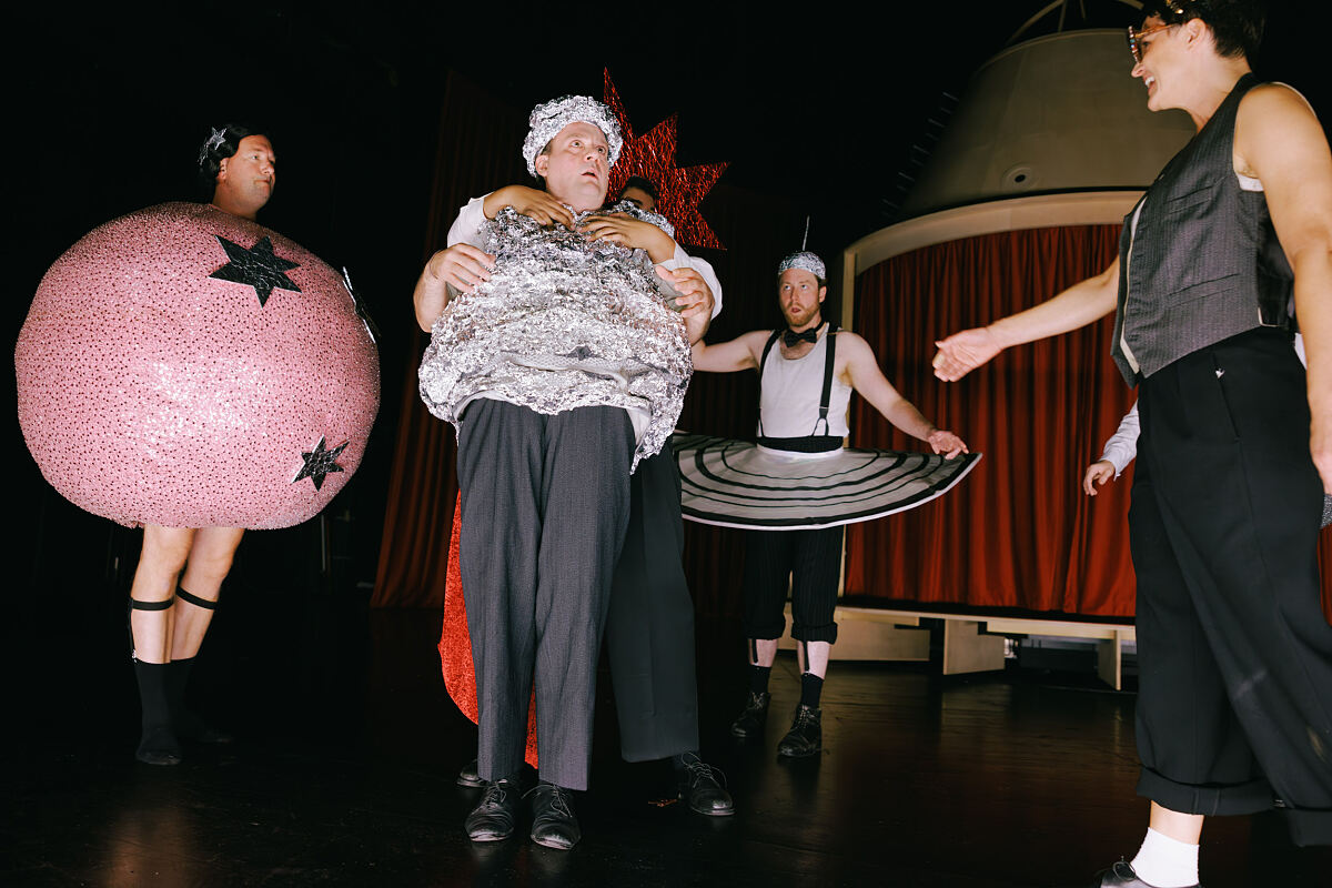 ICH MÖCHTE ZUR MILCHSTRASS WANDERN! - von Jura Soyfer